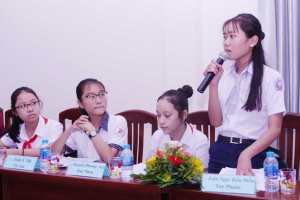 Việc học chiếm nhiều thời gian, gây áp lực đối với học sinh